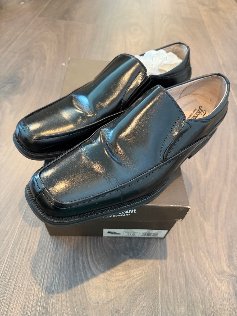 Like new - Florsheim Black Slip-On Leather Loafer -size 11